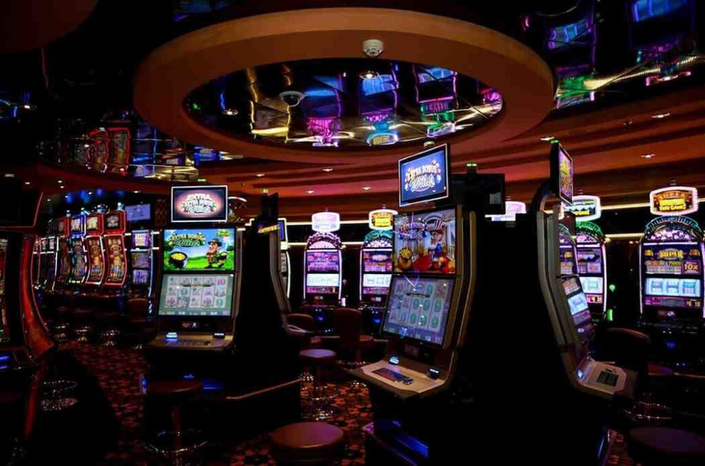 Why Slot Games Continue To Appeal To Casual Entertainment Users