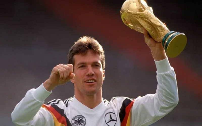 Legendary Defensive Midfielders: The Greatest Steel Shields on the Football Pitch